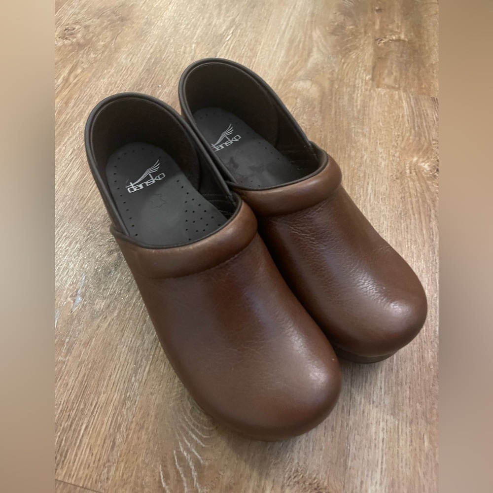 Brown Dansko size 9.5-10/size 40 clog